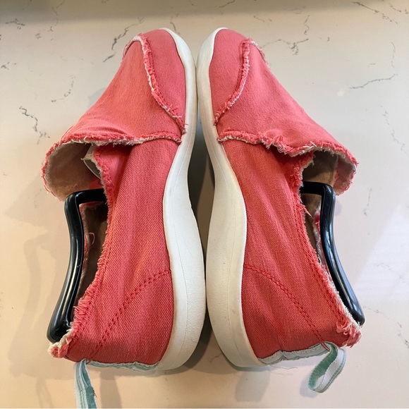 Vionic Beach Sneakers Slip On Malibu Red Coral Pink Womens 9 M Orthotic Shoes - Picture 6 of 10